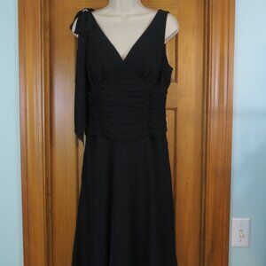 La Nuit Black Sleeveless Cocktail Dress V-Neck Lined Chiffon